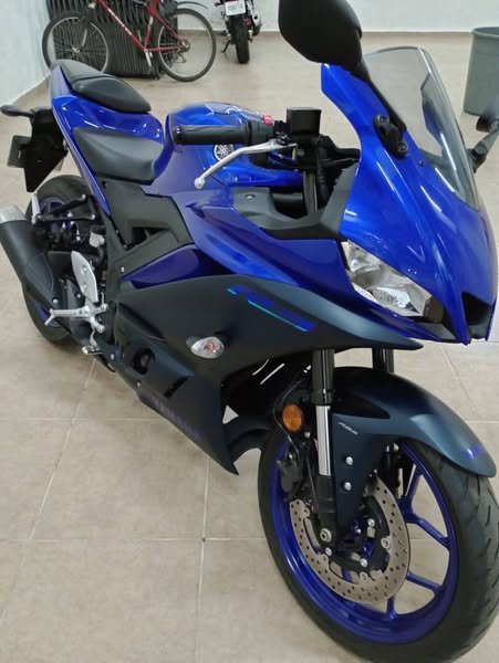 Moto azul Harley  2018